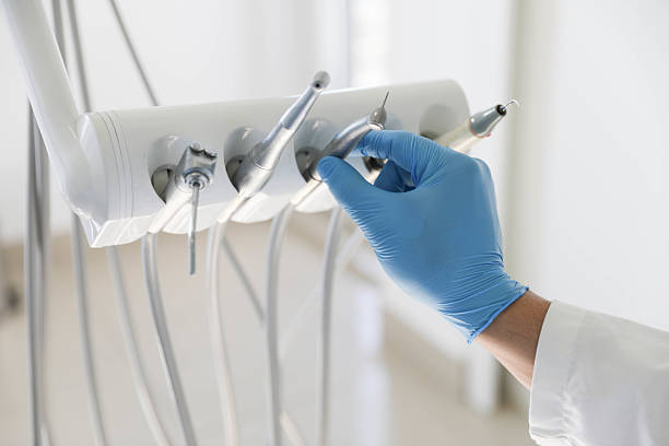 Professional Tooth Extraction technician working in Talpa, NM